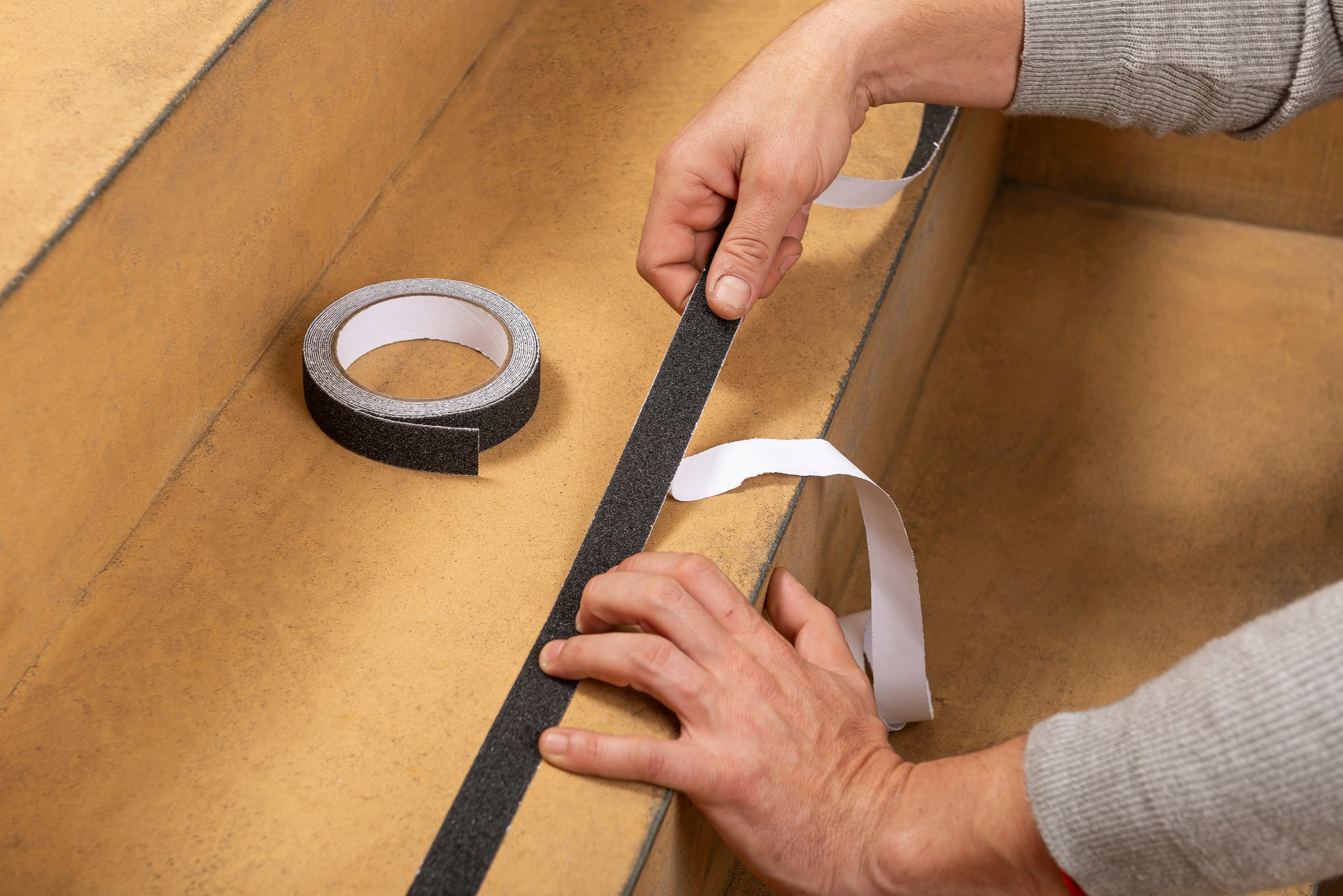 Cinta Antideslizante Suprabond Autoadhesiva Afix Negra - 25mm X 5m