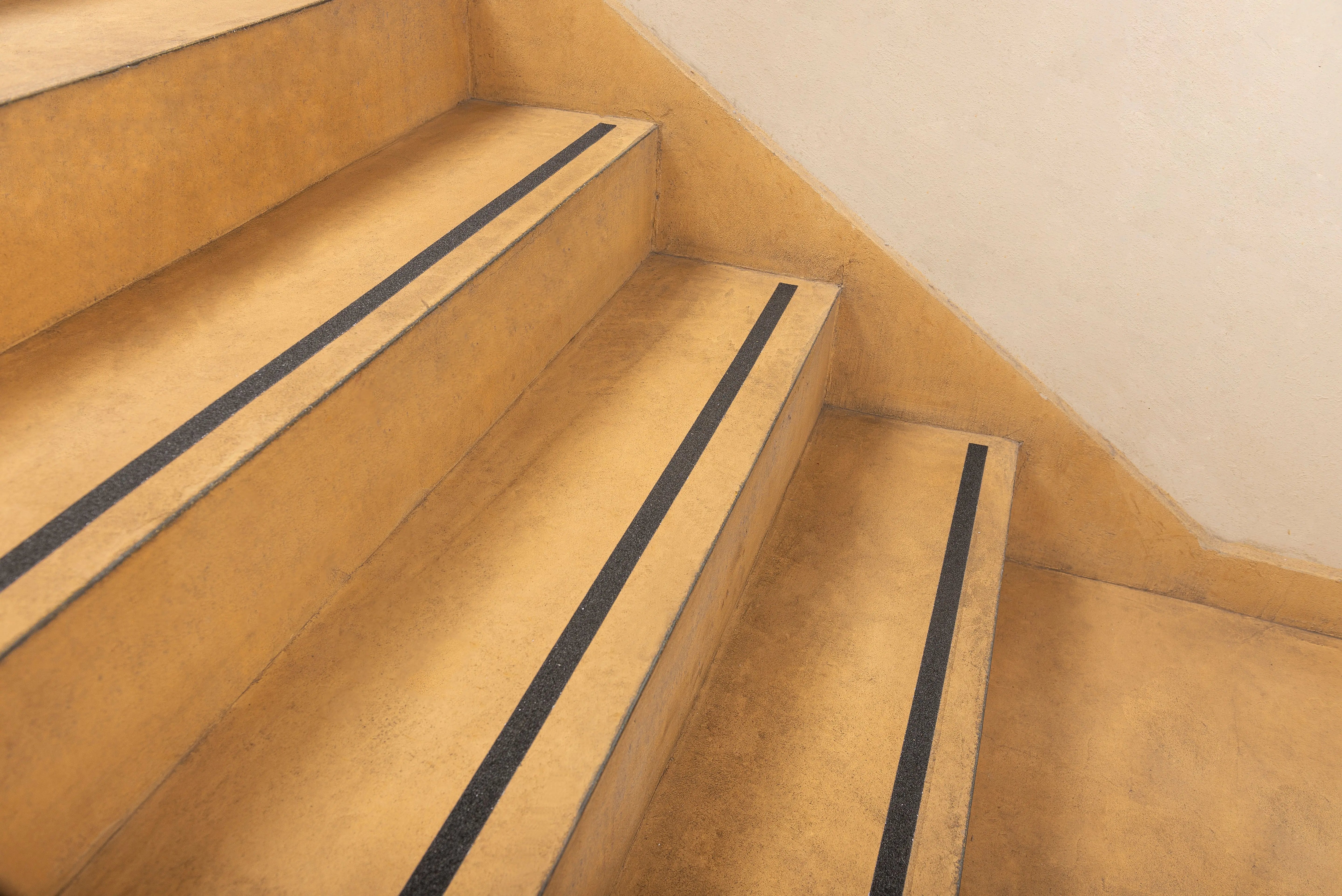 Cinta Antideslizante Suprabond Autoadhesiva Afix Negra - 25mm X 5m